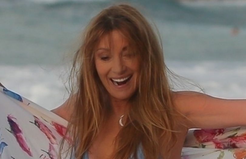 70-letnia Jane Seymour zachwyca wyglądem na hawajskiej plaży