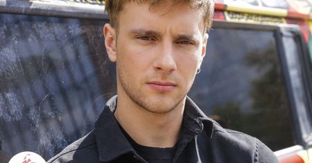 Maciej Musiał zdjął koszulkę. Pochwalił się imponującymi mięśniami