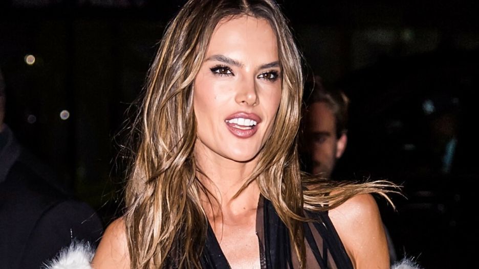 Jaką kreację Alessandra Ambrosio wybrała na sylwestra? 
