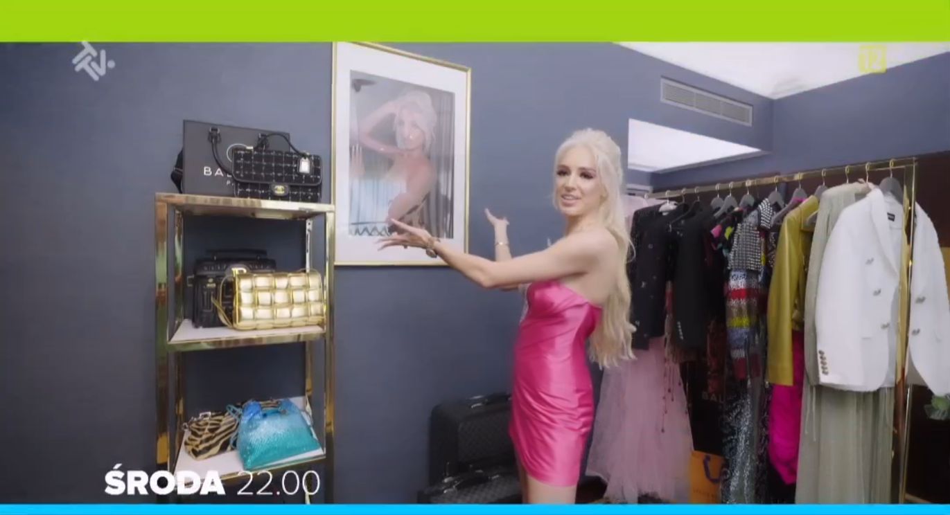 Caroline Derpienski w zapowiedzi odcinka "Dam i wieśniaczek"
