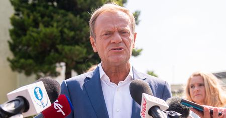 Łukasz Szumowski odchodzi. Donald Tusk ironicznie: to było do Aleksandra Łukaszenki