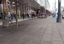 Otwarcie galerii handlowych. Kolejki przed wejściem do sklepów