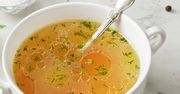 Najlepsi szefowie kuchni dodają ten składnik do rosołu. Wystarczy łyżka, by poprawić smak