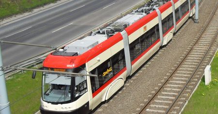 Zapytał młodą kobietę o rajstopy. Chwilę później w tramwaju zrobiło się nerwowo