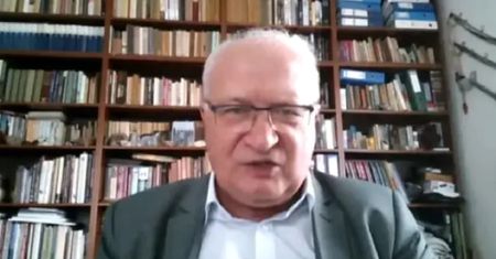 Omikron. Prof. Simon o nowej mutacji koronawirusa. "Będzie katastrofa"