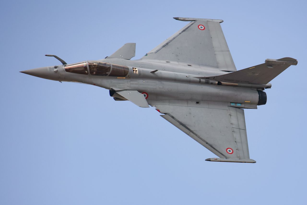 Francuski Rafale podczas pokazów Athens Flying Week 2021 airshow in Tanagra Air Base.