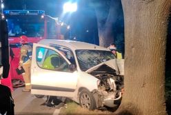 Śmiertelny wypadek. Samochód uderzył w drzewo