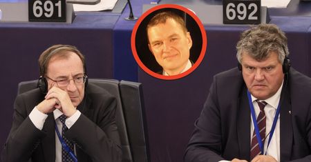 Wąsik opublikował wpis. "Tusk sprzedał Poczobuta"