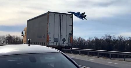 Dzieliły ich metry. Niebywałe, co zrobił pilot MiG-29