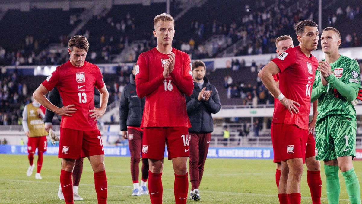 HELSINKI, FINLAND - JUNE 10: Mateusz Skrzypczak (C) of Poland thanks supporters following the FIFA World Cup 2026 European Qualifier match between Finland and Poland at Helsinki Olympic Stadium on June 10, 2025 in Helsinki, Finland. (Photo by Maciej Rogowski/Eurasia Sport Images/Getty Images)