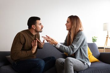 Facet to świnia? Tak myślą kobiety przed trzydziestką. I mają ku temu powody