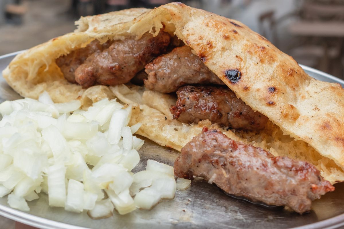 Zamiast kiełbasy czy karkówki kładę na grill chorwackie cevapcici. Przepis przywiozłam z urlopu