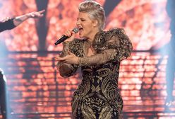 Nie miał wyjścia. Założył sukienkę koleżanki i dał prawdziwy show