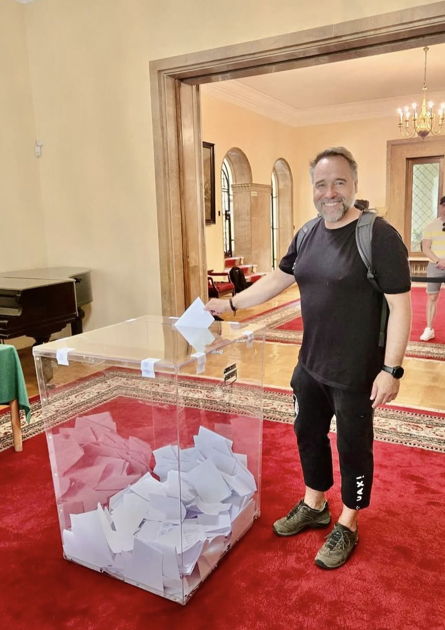 Łukasz Nowicki oddał głos w I turze wyborów w Bukareszcie