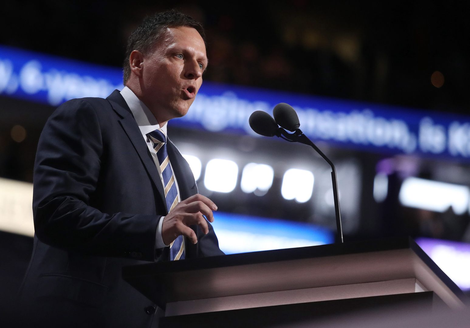 RNC in Cleveland 2016epa05435871 Peter Thiel speaks during the final day of the 2016 Republican National Convention at Quicken Loans Arena in Cleveland, Ohio, USA, 21 July 2016. The four-day convention is expected to end with Donald Trump formally accepting the nomination of the Republican Party as their presidential candidate in the 2016 election.  EPA/ANDREW GOMBERT Dostawca: PAP/EPA.ANDREW GOMBERT