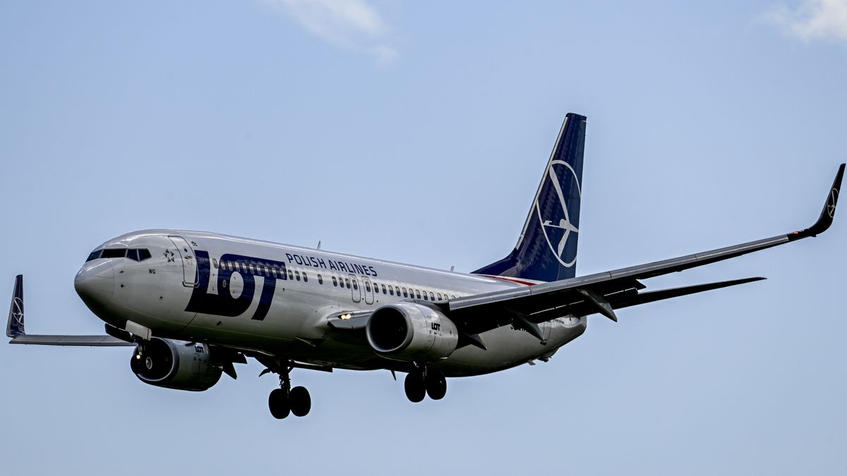 LISBON, PORTUGAL - APRIL 15: A LOT Polish Airlines aircraft lands at the airport on the day the Minister for Internal Administration Margarida Blasco and the Minister for the Presidency António Leitão Amaro visit to monitor the investment in the new system for controlling external borders for citizens outside the Schengen Area in the European Union, and to see the equipment already installed at Humberto Delgado Airport on April 15, 2025 in Lisbon, Portugal. In 2024, Lisbon Airport saw a record-breaking 35.1 million passengers, marking it as one of Europe's fastest-growing mega-airports and the first gateway to Brazil in Europe, with a 31% share of Europe's traffic. (Photo by Horacio Villalobos#Corbis/Getty Images)