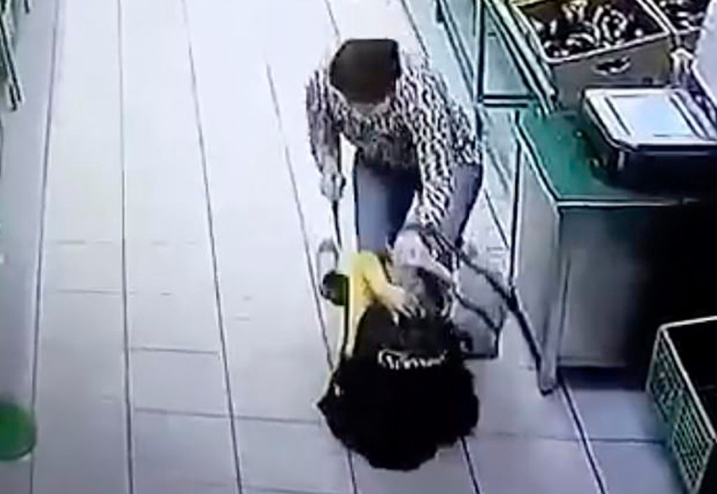 Królowa piękności z Rosji próbowała zabić kobietę w sklepie. Ofiara ciężko ranna