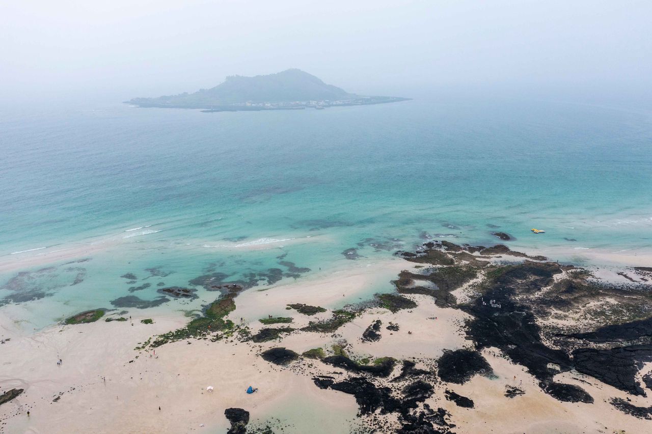 Plaże Hyeopjae na wyspie Jeju w Korei Południowej 