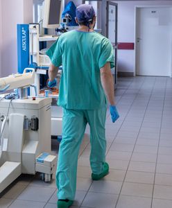 Lekarz w połowie operacji opuścił salę. Zdenerwował się, bo nie dostał herbaty