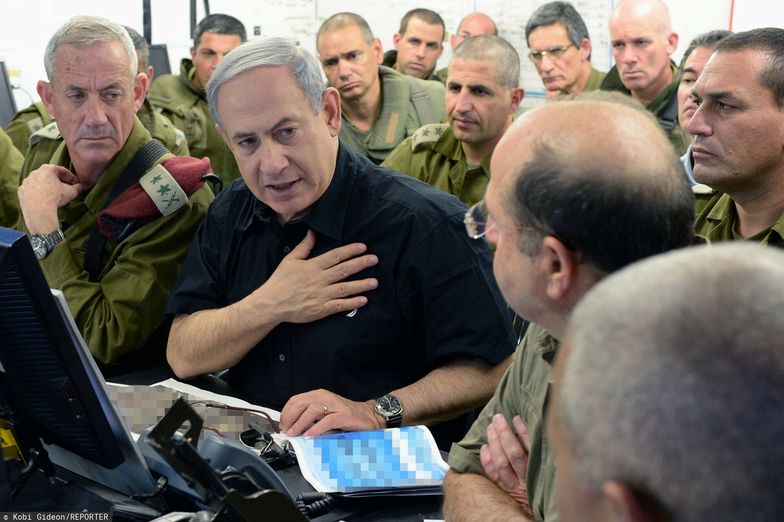 reporter8_baza
Photo by Kobi Gideon/GPO/Israel Sun 21-07-2014  PLEASE CREDIT Kobi Gideon/GPO ONLY    PM Netanyahu (C), DM Ya'alon (R) and Chief of staff Gantz (L) visited the "Iron Brigade" armoured brigade in the Negev (South)    ??? ?????? ?????? ??????, ?? ??????? ??? ???? ????? ??????"? ??? ???- ????? ???"? ????? ????? ????? ?????. ????? - ???? ????? / ??"?


fot. Israel Sun / Reporter
Israel Sun/REPORTER