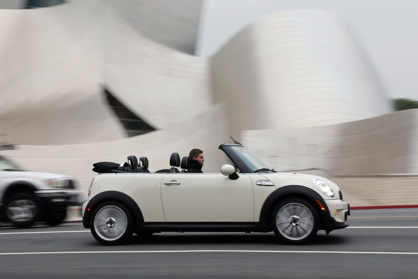 Galeria Mini jako celebracja sprzedaży półmilionowego egzemplarza w USA 84