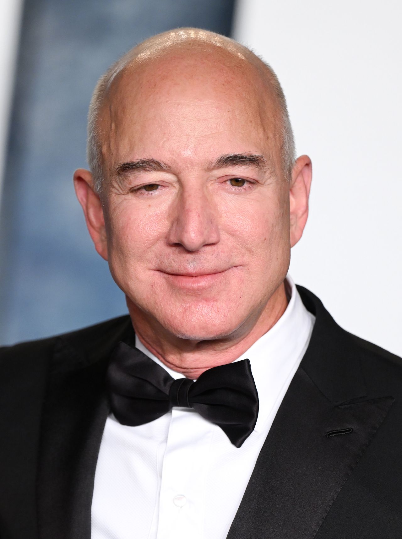 BEVERLY HILLS, CALIFORNIA - MARCH 12: Jeff Bezos attends the 2023 Vanity Fair Oscar Party hosted by Radhika Jones at Wallis Annenberg Center for the Performing Arts on March 12, 2023 in Beverly Hills, California.  (Photo by Karwai Tang/WireImage)