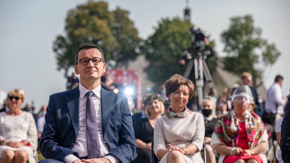 Premier Mateusz Morawiecki i minister rodziny, pracy i polityki społecznej Marlena Maląg
