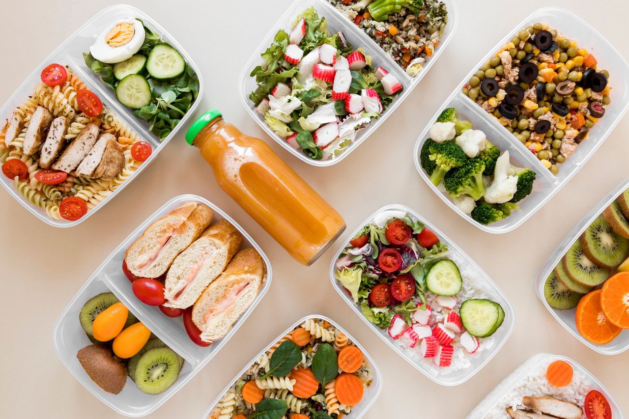 Dieta pudełkowa redukująca poziom cellulitu – jak to możliwe? Poznaj jej właściwości i działanie