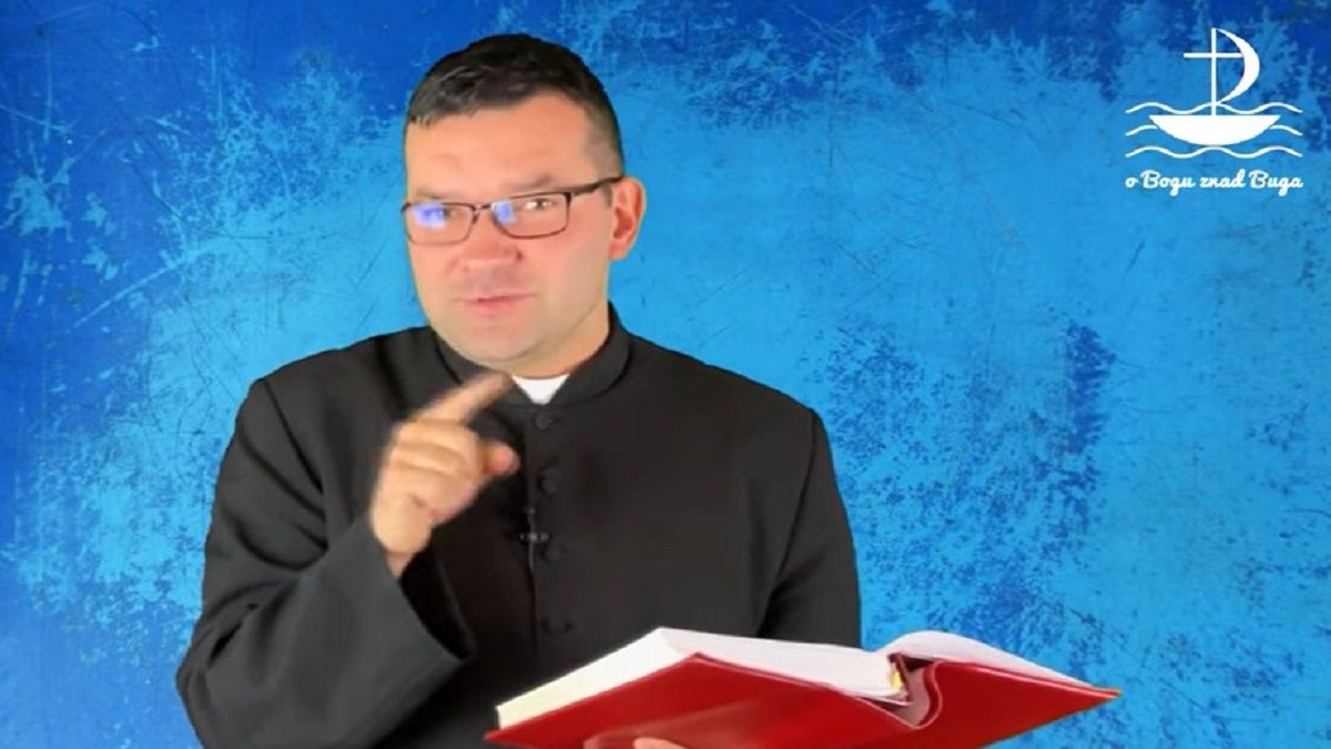 Kolacja dla osób zmarłych w Zaduszki. Ksiądz stanowczo komentuje. 