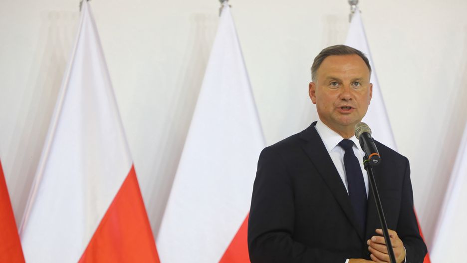 Andrzej DudaKielce, 07.09.2021. Prezydent Andrzej Duda podczas podpisania um�w zwi�zanych z pozyskaniem sprz�tu wojskowego na potrzeby Si� Zbrojnych RP przy stoisku PGZ na terenie Targ�w Kielce, 7 bm. Trwa 29. Mi�dzynarodowy Salon Przemys�u Obronnego. (kf) PAP/Art ServiceArt Service29 29., obrona, obronny, otwarcie, podpisanie, prezydent, przemys�, sektor, Si�y Zbrojne, sprz�t, targi, Targi Kielce, umowa umowy, umowy, wizyta, wojskowy, zam�wienia, kielcach, 29. Mi�dzynarodowym Salonie Przemys�u Obronnego