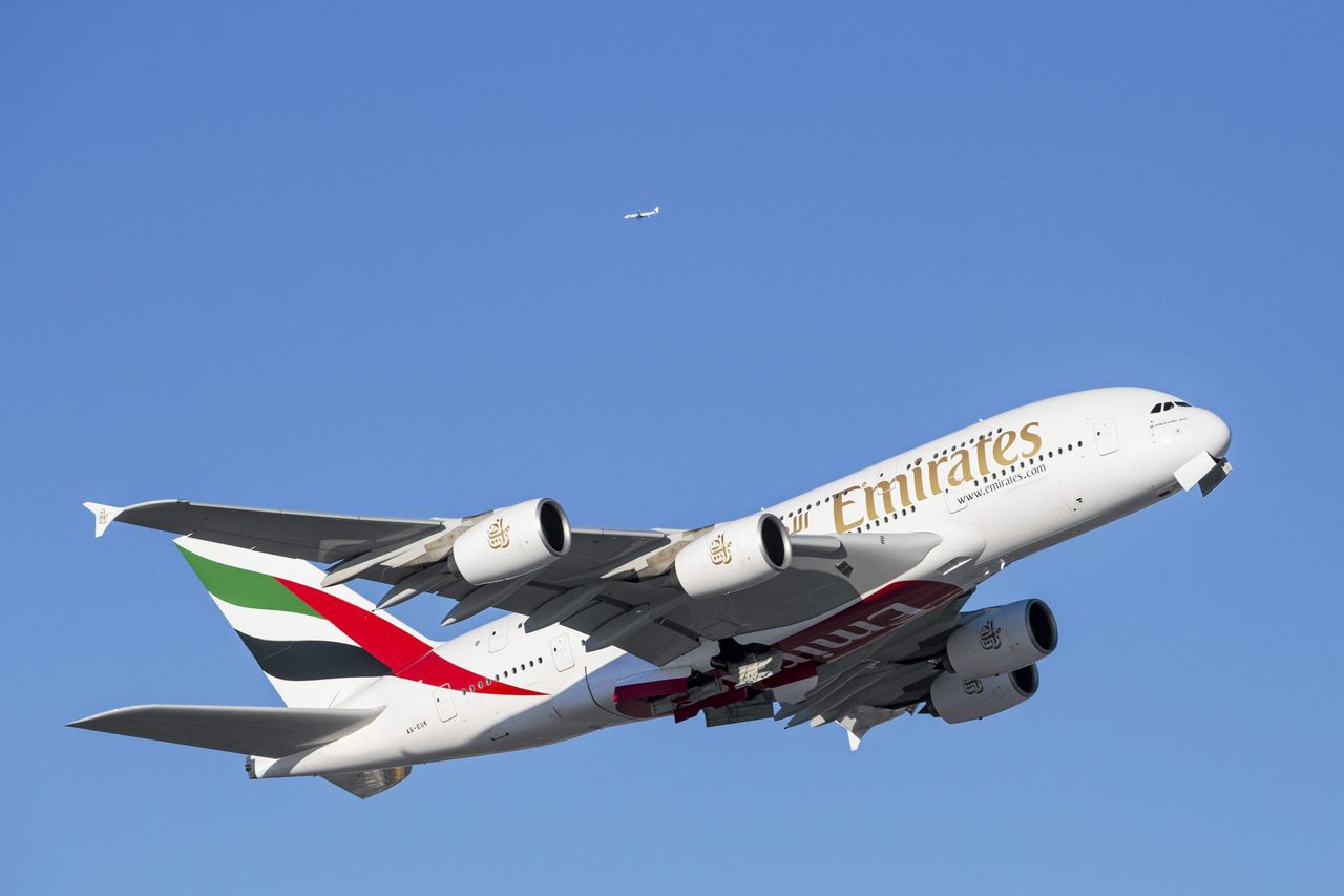 Warszawa. Lotnisko Okęcie. Odlot samolotu Airbus A380 linii Emirates 