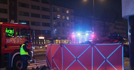 Dramatyczny wypadek w Warszawie. Auto wpadło w pieszych