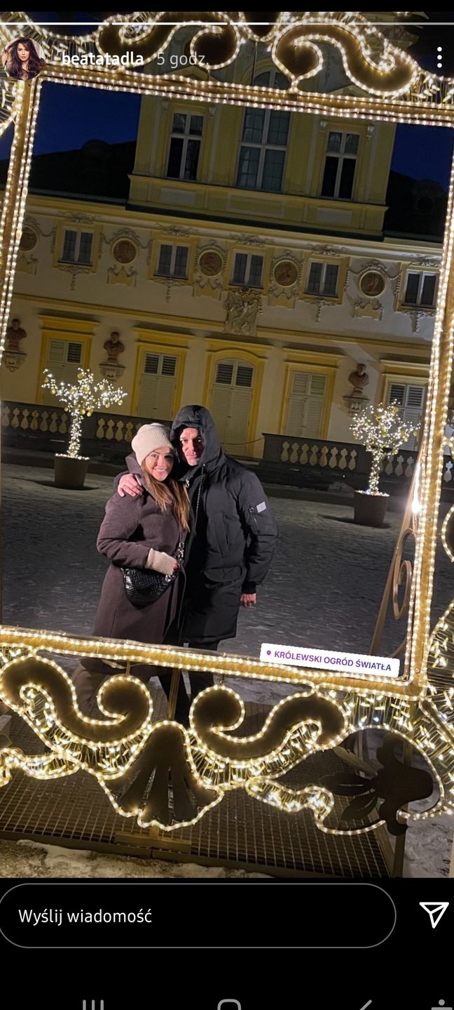 Beata Tadla z ukochanym w Pałacu w Wilanowie. 