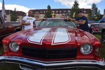 Lębork: Zabytkowe i klasyczne auta przyjechały na zlot. Prawdziwe muzeum motoryzacji pod gołym niebem!