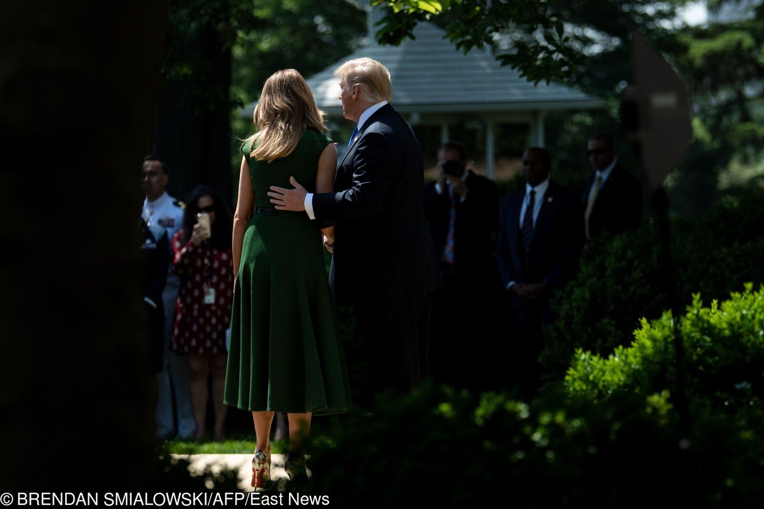 Melania Trump w zielonej sukience w Ogrodzie Różanym