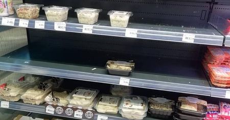 Puste półki w Piotrze i Pawle. "Podróż sentymentalna do czasów PRL"