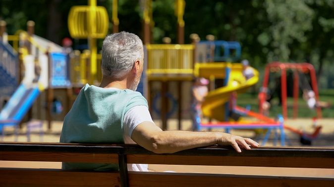 Przestępcy próbują znaleźć sposób na odłączenie dziecka od grupy