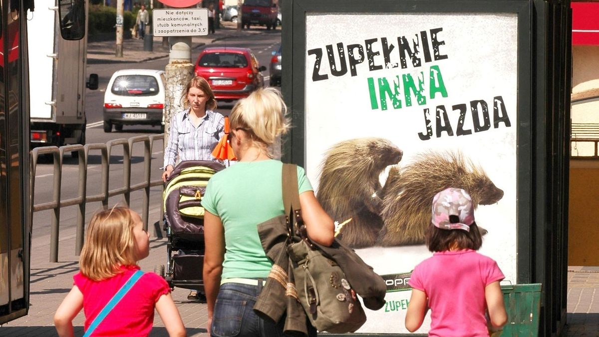 Dekadę temu takie reklamy opanowały polskie ulice. Do młodych z plemienia "ziomków" trafia, do "hipsterów" już nie