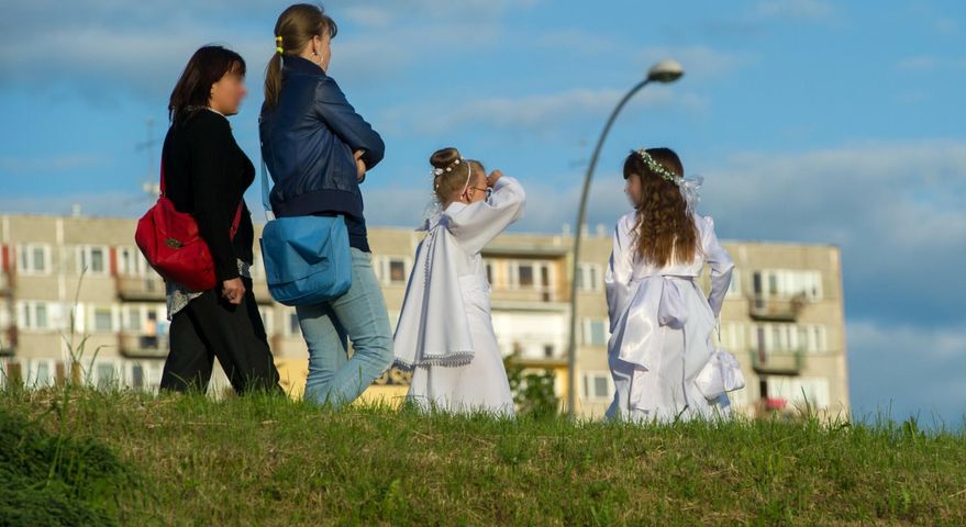 Rodzice napisali do chrzestnej absurdalne żądania. "Całość wyniesie jakieś 12 tys. Uzbierałaś już tyle?"