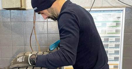 Szalał na boiskach Ekstraklasy. Pracuje w wulkanizacji