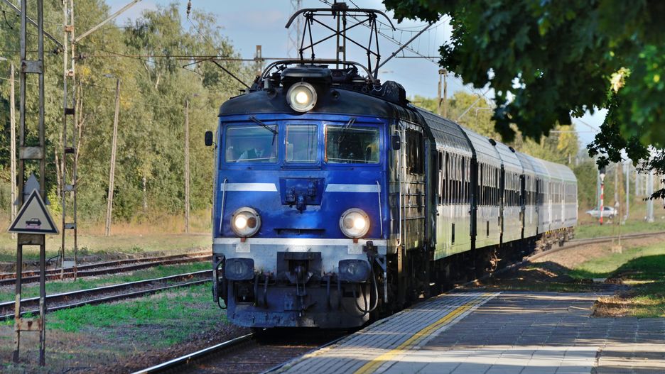 Jeden z pociągów PKP Intercity utknął w niedzielę 16 lipca pomiędzy stacjami w woj. łódzkim