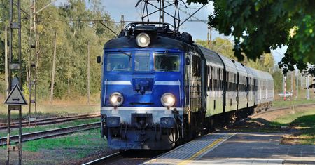 Łódź stoi. Pociągi mają godzinne opóźnienia