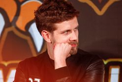 Antek Królikowski przyjechał do syna z torbami prezentów. Nie był sam