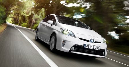 Kupujesz używaną hybrydę? Wybierz Toyotę lub Lexusa. Fachowcy ostrzegają przed eksperymentami