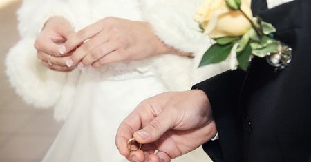 Fiskus nie uwierzył w 120 tys. zł "z koperty" i wziął finanse młodego małżeństwa na celownik