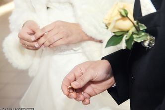 Fiskus nie uwierzył w 120 tys. zł "z koperty" i wziął finanse młodego małżeństwa na celownik