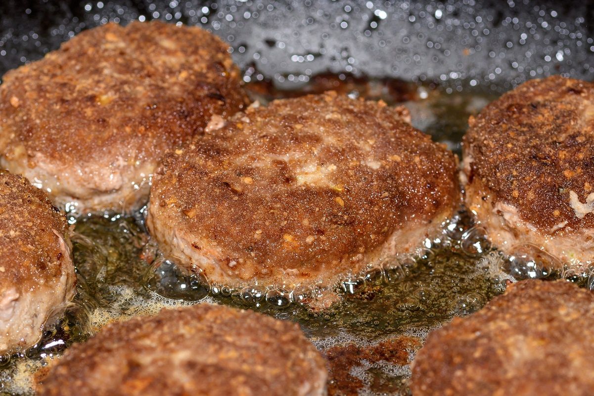 A lassic revamped: Ground meat patties with an apple twist