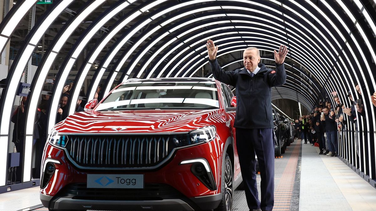 BURSA, TURKIYE - OCTOBER 29: (----EDITORIAL USE ONLY - MANDATORY CREDIT - 'TURKISH PRESIDENCY / MURAT CETINMUHURDAR / HANDOUT' - NO MARKETING NO ADVERTISING CAMPAIGNS - DISTRIBUTED AS A SERVICE TO CLIENTS----) Turkish President Recep Tayyip Erdogan stands next to TOGG after he rolled out the country's first domestically-produced electric car C-SUV during the opening ceremony of the Gemlik Campus as the country celebrated the 99th anniversary of Republic Day in Bursa, Turkiye on October 29, 2022. (Photo by Turkish Presidency / Murat Cetinmuhurdar / Handout/Anadolu Agency via Getty Images)