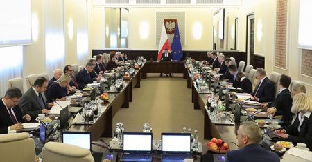 Czy ministrowie i wiceministrowie zarabiają za mało? Ekspert: jest to zwyczajnie korupcjogenne