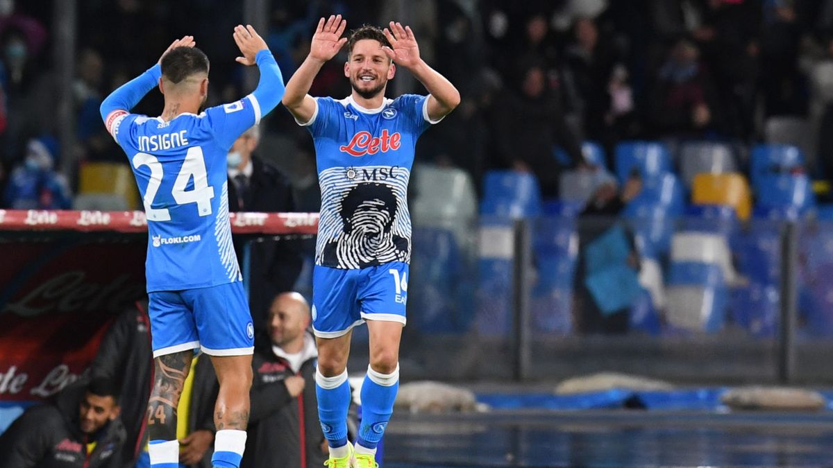 PAP/EPA / CIRO FUSCO / Na zdjęciu: Dries Mertens cieszy się z gola